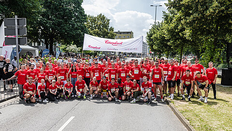 Group photo of the participants of Schwebebahnlauf 2024