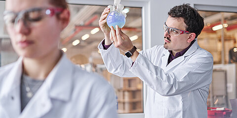 Employees in product development at the Coroplast Group