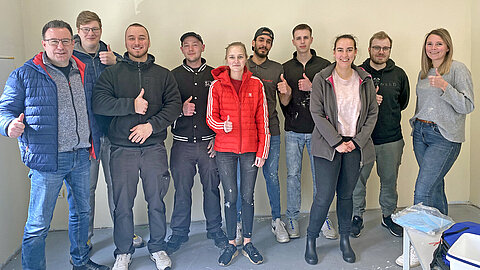 Eight apprentices from the Coroplast Group at the Tafel in Wuppertal