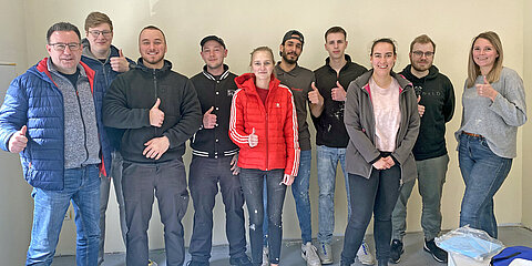 Eight apprentices from the Coroplast Group at the Tafel in Wuppertal