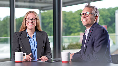 Portrait von Nina Grevelhörster und Bastian Schäfer im Gespräch über das Innovationsmanagement der Coroplast Group