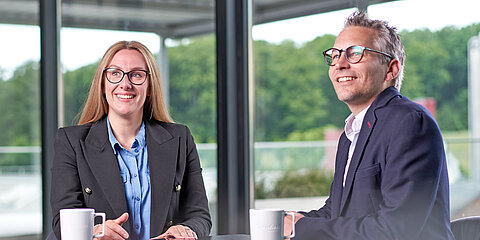 Portrait of Nina Grevelhörster and Bastian Schäfer talking about innovation management at Coroplast Group