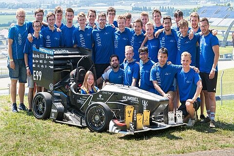 Group picture of the team "Ecurie Aix" of RWTH Aachen University