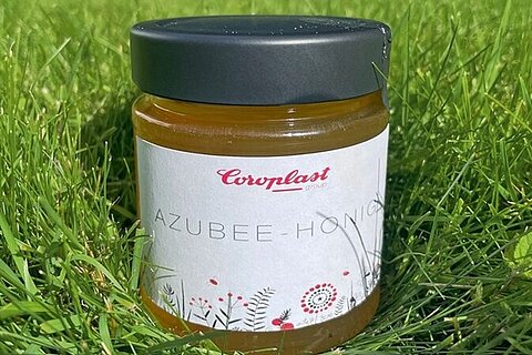 Glass jar with self-produced AZUBEE honey
