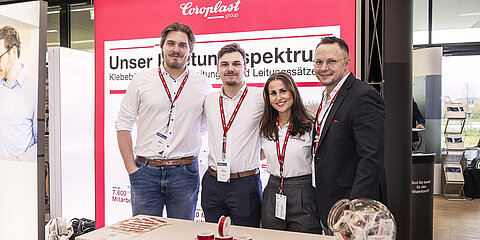 HR-Mitarbeitende auf einer Jobmesse