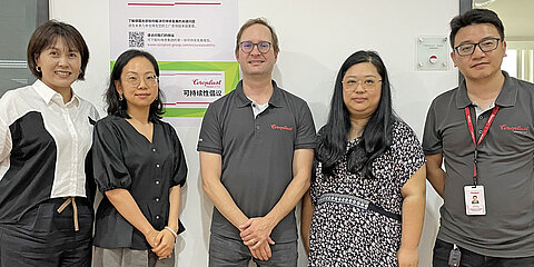 Martin Uebele from the headquarters in Wuppertal with four Chinese colleagues
