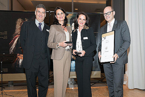Natalie Mekelburger (Vorsitzende der Geschäftsführung) und Constanze Krieger (Gesellschafterin) auf der Preisverleihung