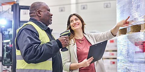 Coroplast Group employees in the warehouse