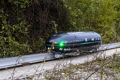 The prototype of the mu-zero HYPERLOOP e.V. drives on the test track in Munich
