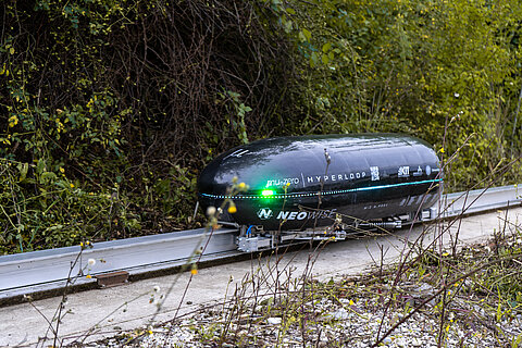 Der Prototyp des mu-zero HYPERLOOP e.V. fährt auf der Teststrecke in München