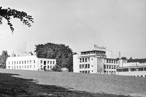 Building on the Coroplast premises