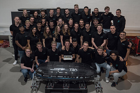 Team und erster Prototyp des mu-zero HYPERLOOP e.V. 